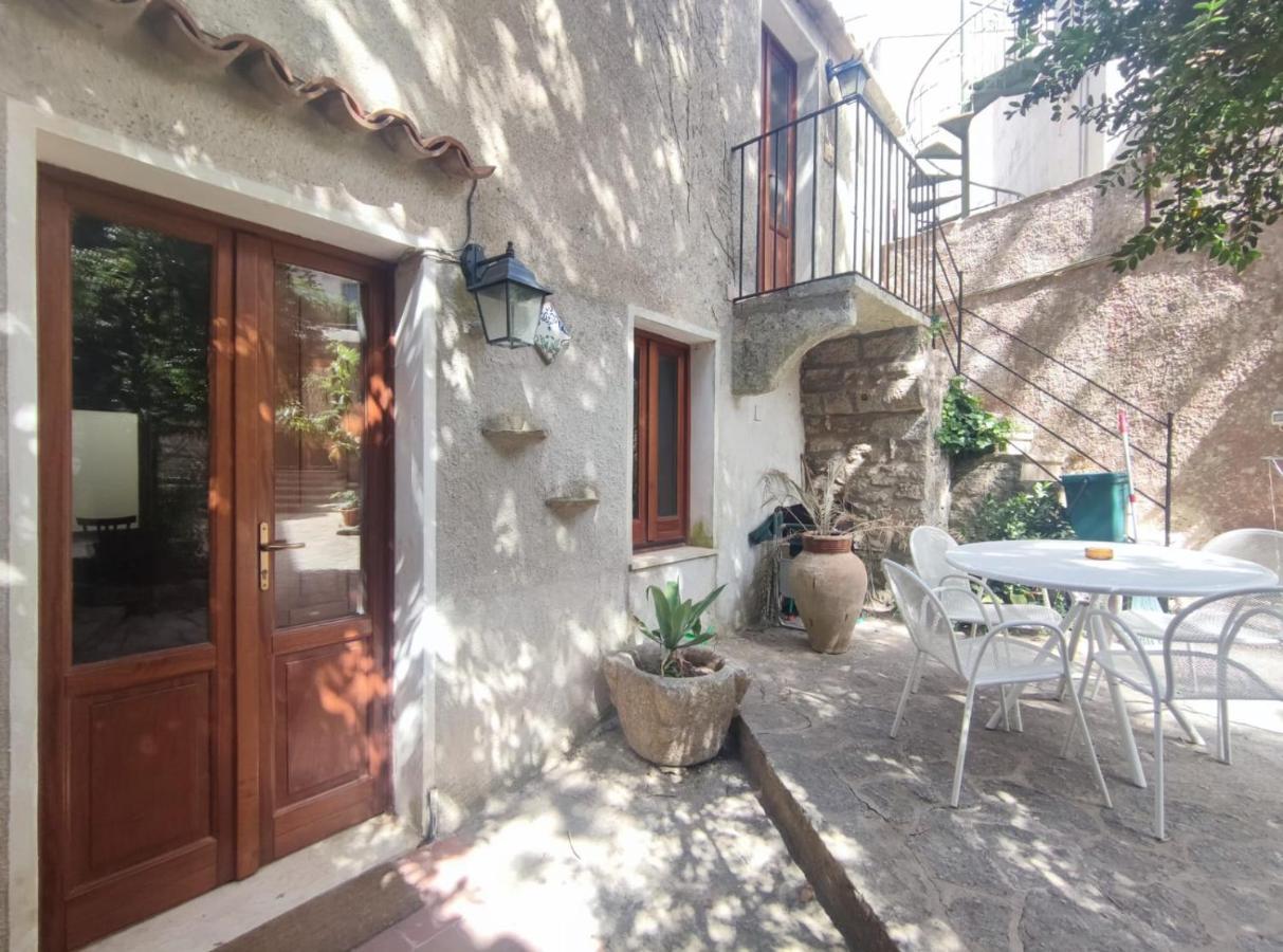 Appartamento Cortile Via Sales 11 Erice Esterno foto