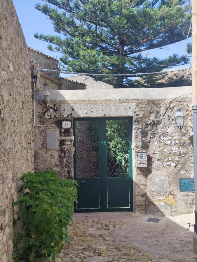 Appartamento Cortile Via Sales 11 Erice Esterno foto