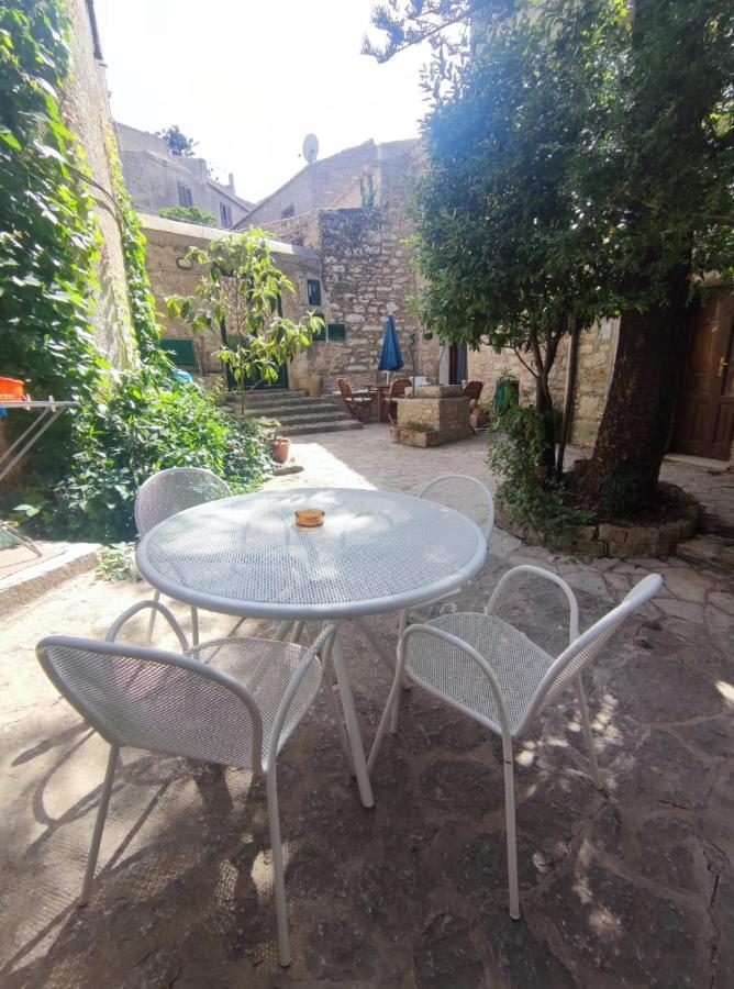 Appartamento Cortile Via Sales 11 Erice Esterno foto